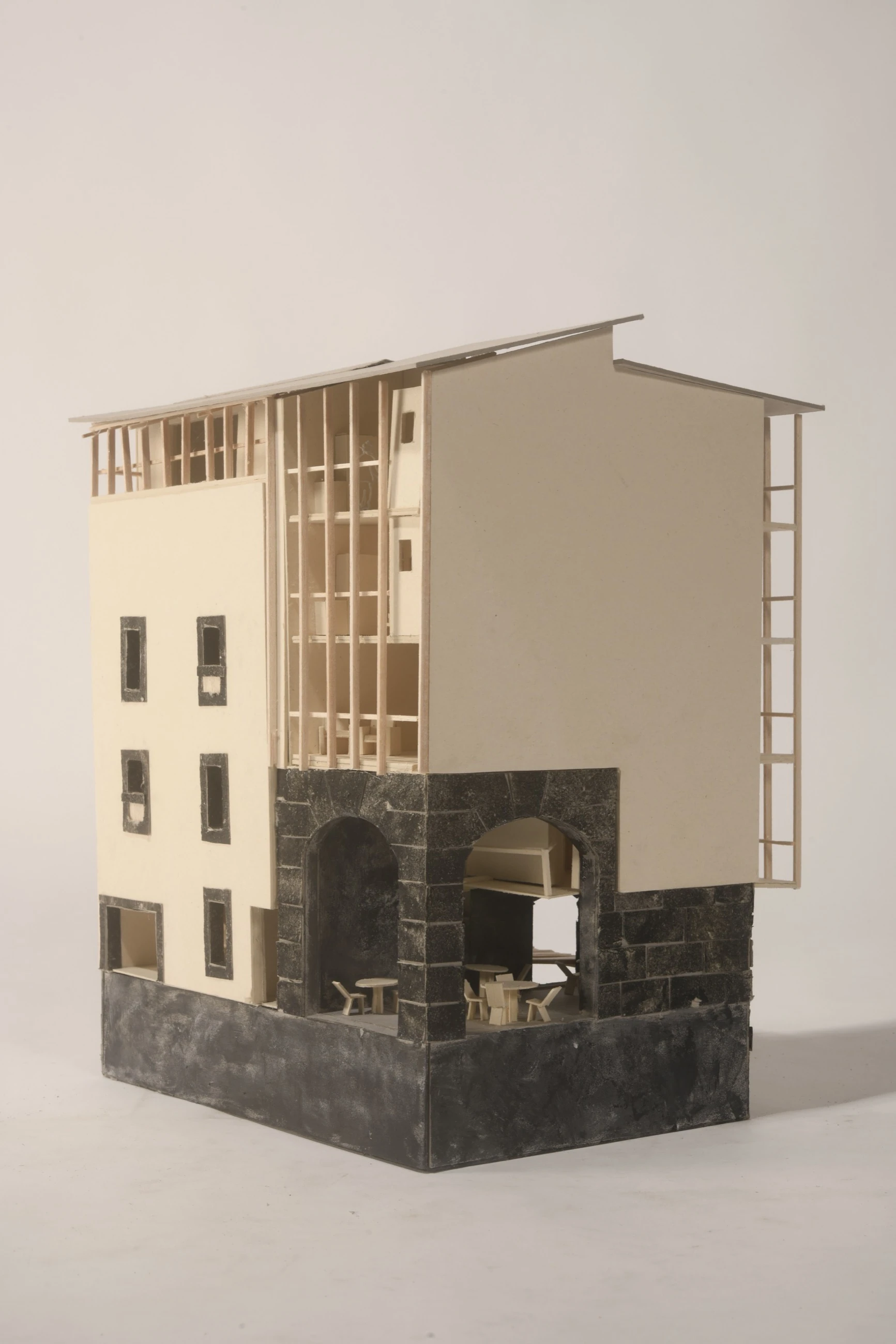 La Croisée — maquette isolée, façade et socle