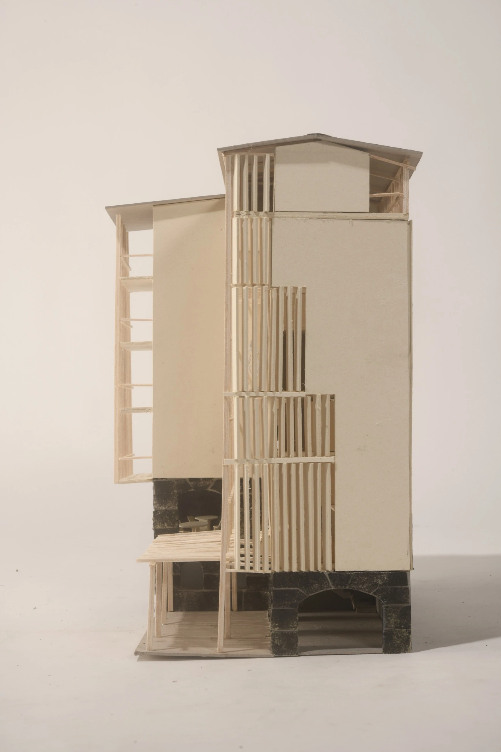 La Croisée — façade latérale et structure verticale