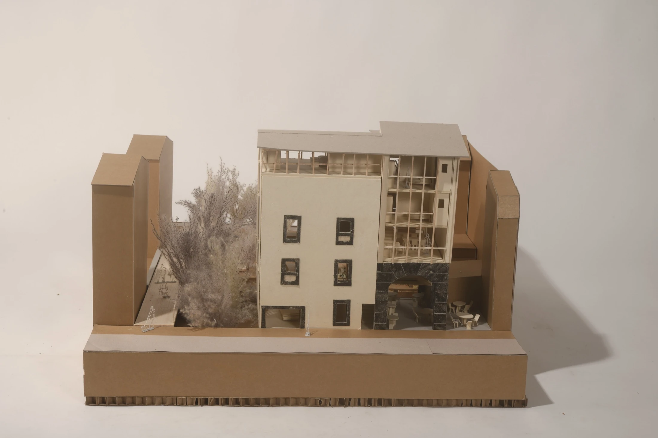 La Croisée — Maquette dans son site — façade et mitoyens